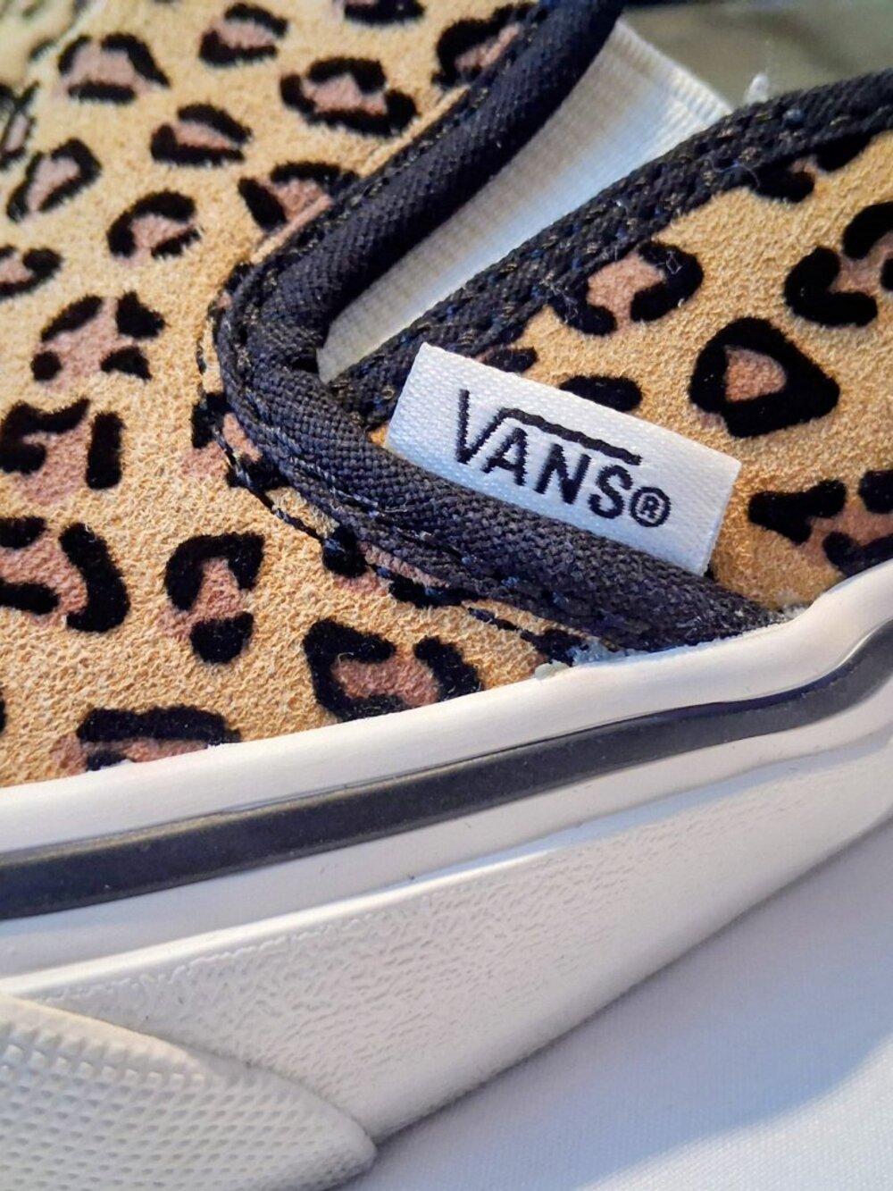 Vans Slip-on UltraCush Canvas Leapard Print Skate Shoe. - Picture 6 of 10